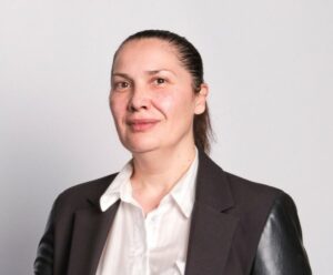Primarul comunei Valu lui Traian, Iulia Iurea, mulțumește voluntarilor care au contribuit la modernizarea unităților de învățământ